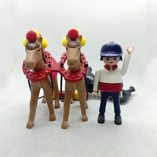 https://staging.playmogeneration.com/wp-content/uploads/2024/10/playmobil_personalizado_mulillas_arrastre_mulillero_custom_playmo_generation_4.jpg